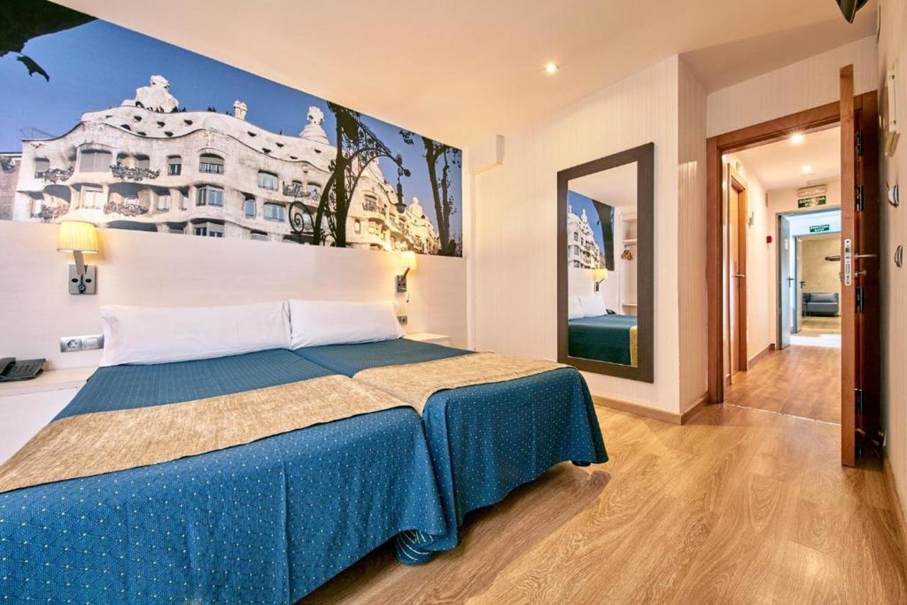 Hotel Transit Барселона Екстериор снимка