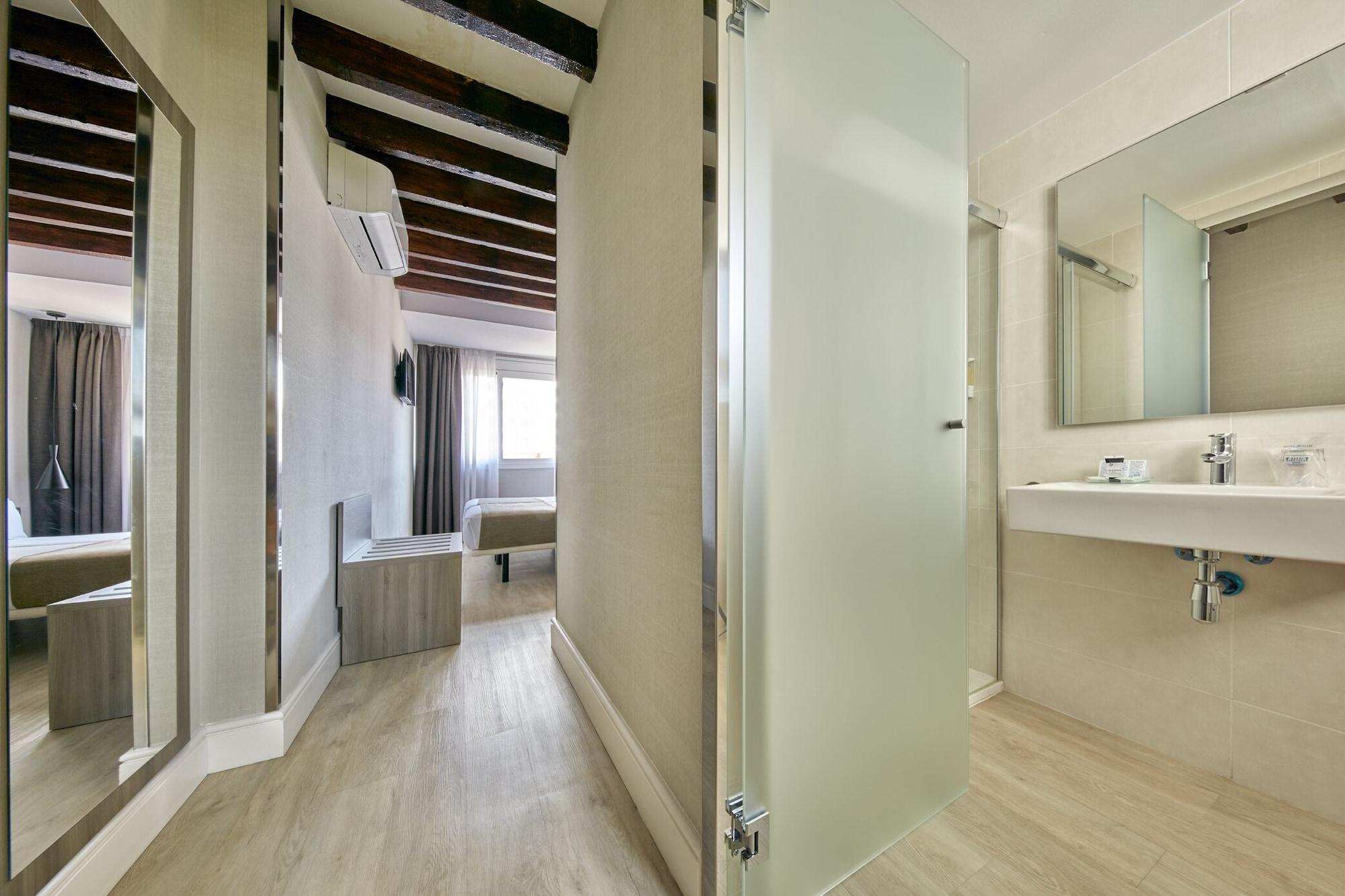 Hotel Transit Барселона Екстериор снимка