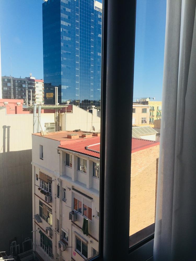 Hotel Transit Барселона Екстериор снимка