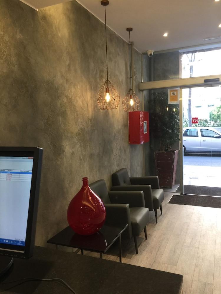 Hotel Transit Барселона Екстериор снимка