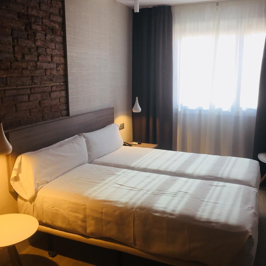 Hotel Transit Барселона Екстериор снимка