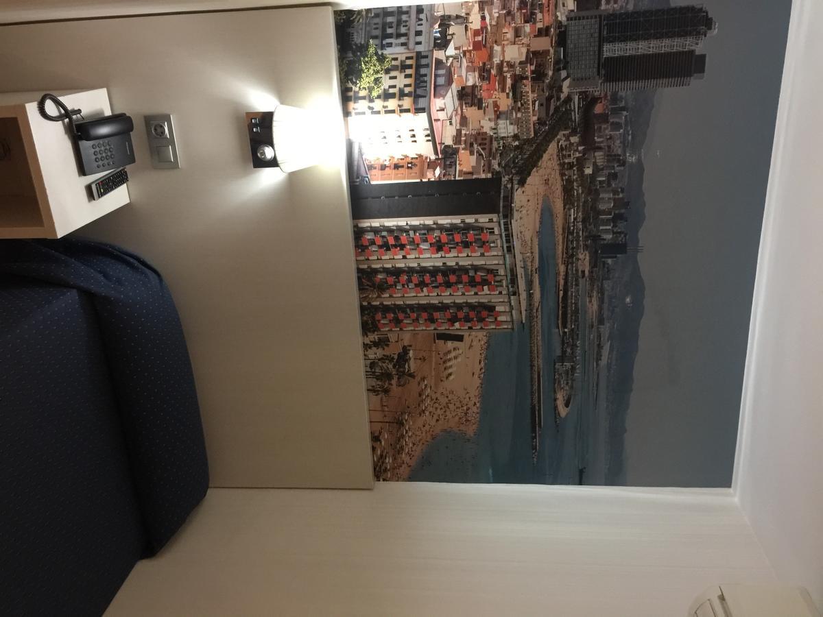 Hotel Transit Барселона Екстериор снимка