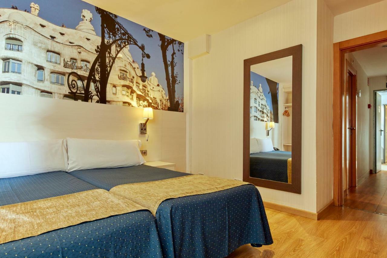 Hotel Transit Барселона Екстериор снимка