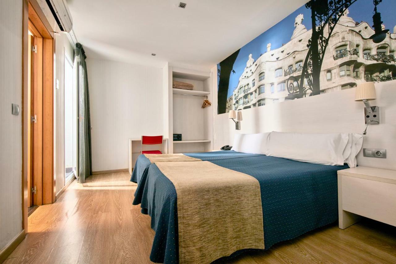 Hotel Transit Барселона Екстериор снимка